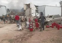 Se quema caja de tr&aacute;iler en taller de Perif&eacute;rico Norte