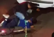 Video | Escoltas armados y en vehículos sin placas agreden a ciclista en Tequis