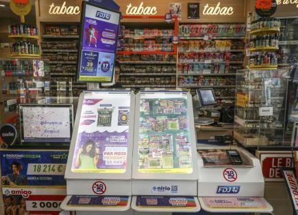 Ladrones ganan lotería con billete comprado con tarjeta robada; víctima quiere compartir premio Ladrones ganan lotería con billete comprado con tarjeta robada; víctima quiere compartir premio