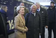 Líderes extranjeros visitan Ucrania en tercer aniversario de la guerra