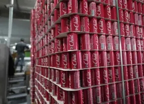 Trump logra que Coca-Cola use azúcar de caña en EE. UU.