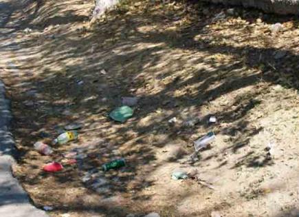 Banquetas, basurero de automovilistas