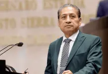 Arremete senador contra la administración capitalina