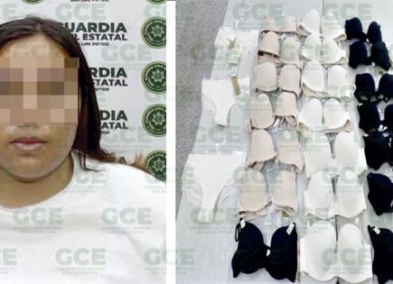 Joven es sorprendida hurtando lencería Joven es sorprendida hurtando lencería