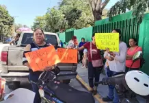 Madres en Valles exigen destitución de directora por permitir bullying