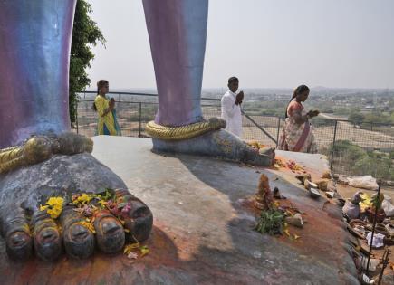 Celebración del festival hindú de Shivaratri en India