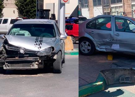 Choque entre dos autos deja fuertes daños