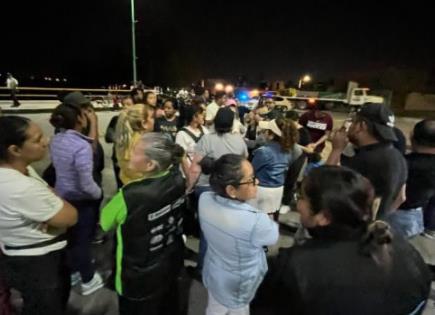 Vecinos de Las Mercedes bloquean avenida por falta de agua