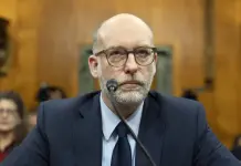 Autor de Project 2025 lleva a cabo su visión para despidos masivos en el gobierno federal