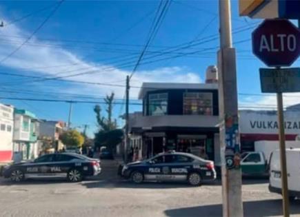 Chocan camioneta y moto, un lesionado