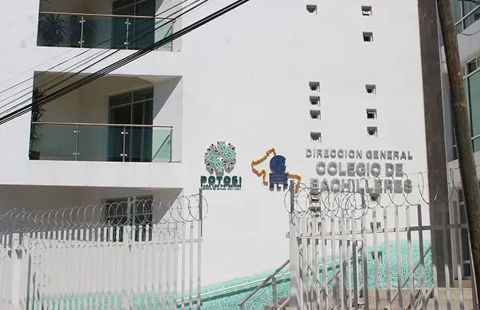 Libros con errores del Cobach indignan a padres de familia