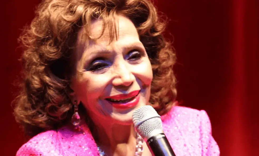 María Victoria reaparece en redes a sus 102 años