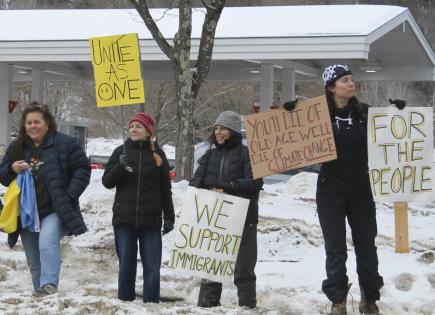 Protestas en Vermont por visita del vicepresidente Vance