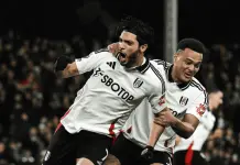 Raúl Jiménez lidera triunfo histórico en Old Trafford