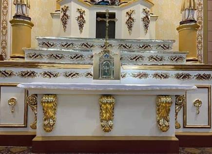 Restauran altar mayor de San Francisco de Asís en Villa de Pozos Restauran altar mayor de San Francisco de Asís en Villa de Pozos