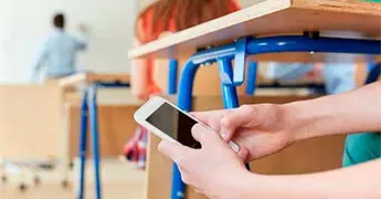 81% de maestros, a favor de reglas para celulares en escuelas: SEP