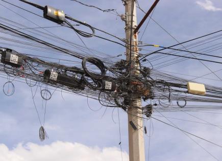 Ayuntamiento de SLP promete acciones para retirar cables en desuso