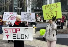 Incursión de Musk en la política aleja a compradores de Tesla