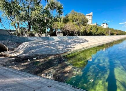 Arrojan aguas negras a lago del Parque Tangamanga I