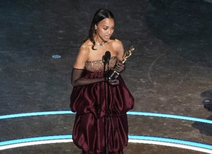 Zoe Saldaña: Triunfo en los premios Oscar por Emilia Pérez