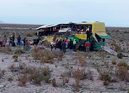 Fatal choque de autobuses en Bolivia