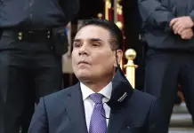 Silvano Aureoles, prófugo por acusación de cuarteles a sobreprecio Silvano Aureoles, prófugo por acusación de cuarteles a sobreprecio