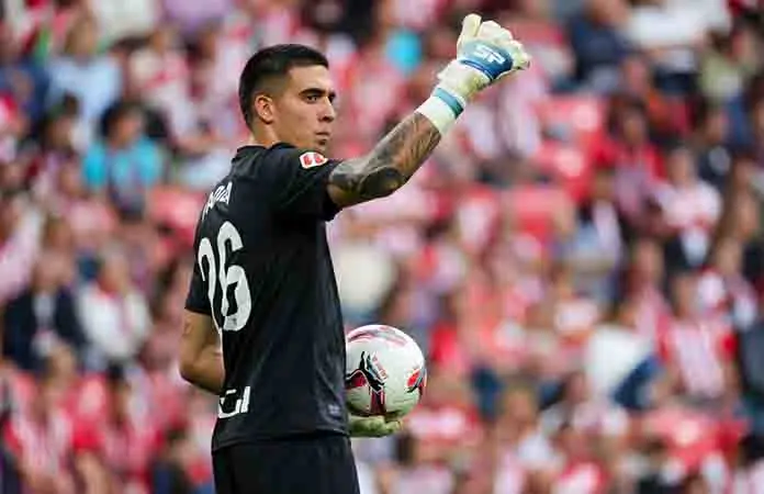 Alex Padilla recibe críticas en España tras ser goleado