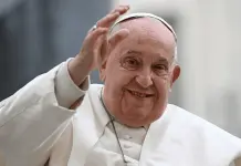 La conspiranoia y los bulos acechan también a la salud del papa