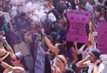 Feministas celebran la legalización del aborto en CDMX