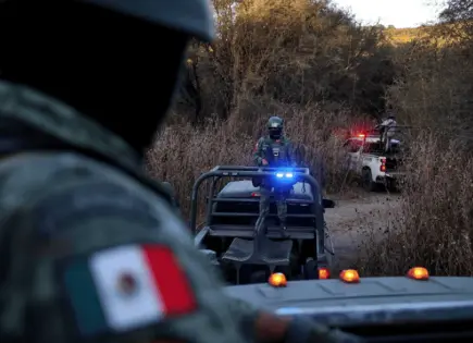 Incautan drogas y armas en operativo en Culiacán