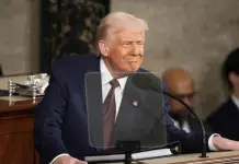 Trump da un mes de exención a los aranceles para automotrices