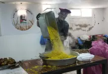 Una cocina benéfica lleva esperanza a los palestinos desplazados en Cisjordania durante el Ramadán Una cocina benéfica lleva esperanza a los palestinos desplazados en Cisjordania durante el Ramadán