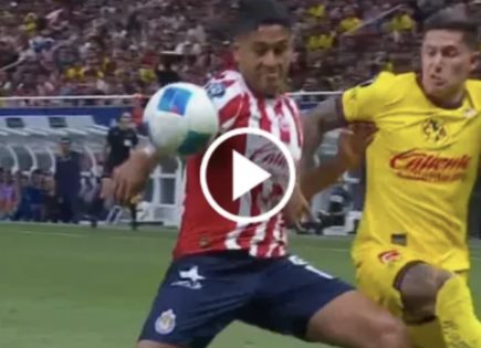 Polémica arbitral en el Clásico: América reclama penal no marcado Polémica arbitral en el Clásico: América reclama penal no marcado