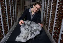 Revelan fósil de dinosaurio descubierto en Escocia hace 52 años