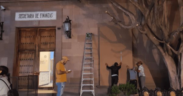 Secretaría de Finanzas se suma al blindaje de edificios en el Centro Histórico por el Día de la Mujer