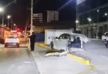 Fotos: Veh&iacute;culo queda partido en choques de madrugada