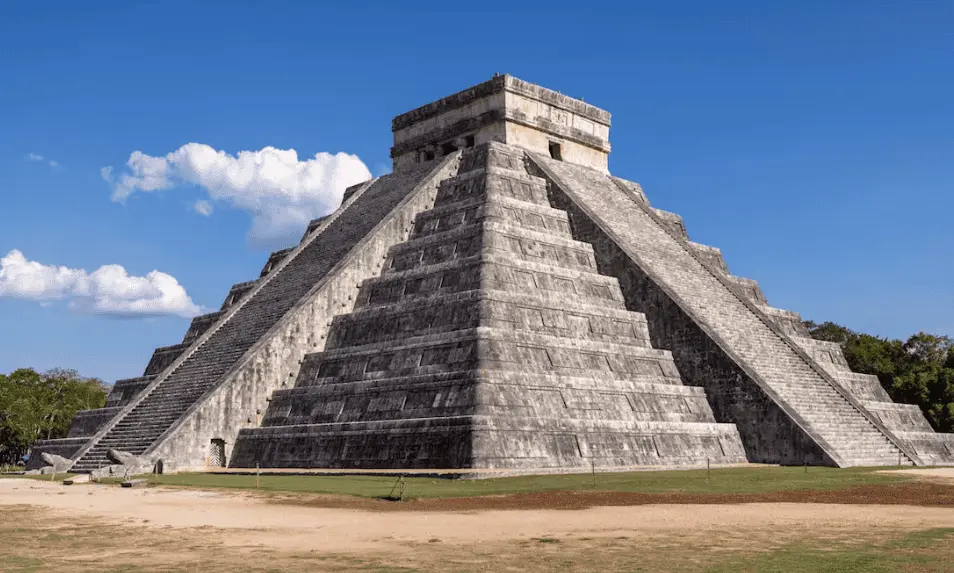 INAH cierra Chichén Itzá y artesanos mantienen protesta en Pisté