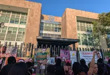 Familiares de víctimas encabezan pase de lista en la marcha del 8M en San Luis Potosí