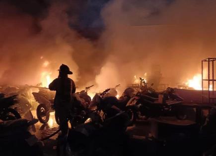 Arde sucursal de motocicletas Italika en el norte de SLP