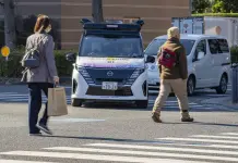 Nissan de Japón prueba vehículos autónomos en calles llenas de coches y personas