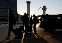 Un hombre es baleado fuera de una terminal del aeropuerto O´Hare de Chicago tras una pelea Un hombre es baleado fuera de una terminal del aeropuerto O´Hare de Chicago tras una pelea