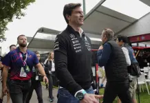 Wolff dice que no pretende fichar a Verstappen para Mercedes en 2026