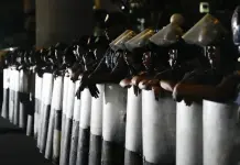 Duterte se negó a ser fichado y amenazó con demandas durante su arresto, dicen policías filipinos Duterte se negó a ser fichado y amenazó con demandas durante su arresto, dicen policías filipinos