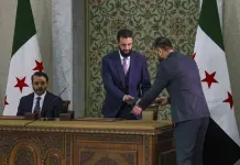 Líder sirio firma Constitución que pone al país bajo control de grupo islamista por 5 años