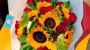 Tradición de las flores amarillas impulsa ventas en Soledad