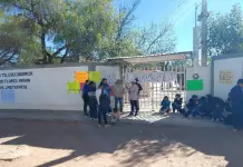 Protestan en Telesecundaria de Los G&oacute;mez por falta de maestros