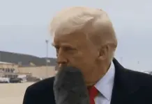 Donald Trump y el incidente del micr&oacute;fono en la cara