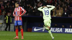 El Atlético cae ante el Barcelona pese a Julián Álvarez