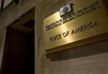 Trump ordena recortes de personal en Voice of America y otros medios financiados por EEUU
