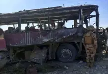 Cinco muertos en ataque suicida contra autobuses que llevaban a fuerzas de seguridad en Pakist&aacute;n